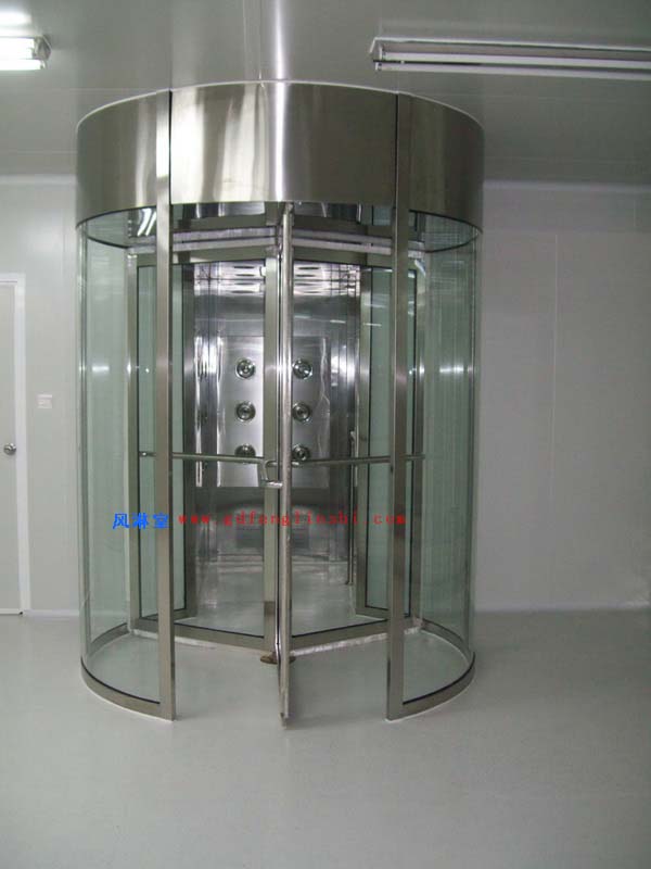 自動旋轉門風淋室就是把風淋室的門制作成自動旋轉門