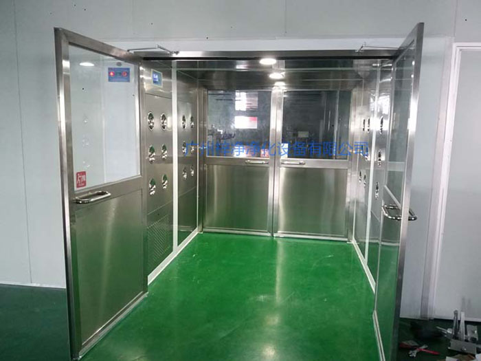 貨淋室又稱為貨淋通道，貨淋設備，貨物風淋室