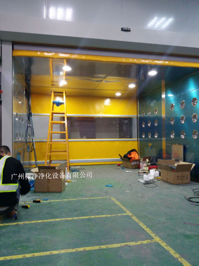 快速卷簾門貨淋室安裝現場實拍圖