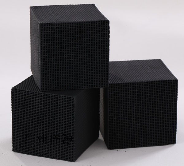 不銹鋼活性炭吸附箱使用的蜂窩活性炭 不銹鋼活性炭吸附箱使用的蜂窩活性炭吸附性能較強